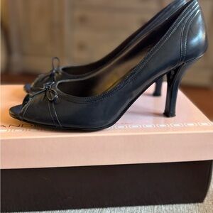 Midnight Blue Bandolino pumps